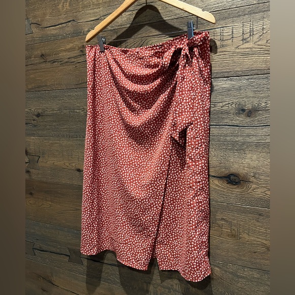 Floral Wrap Midi Skirt - Picture 2 of 4